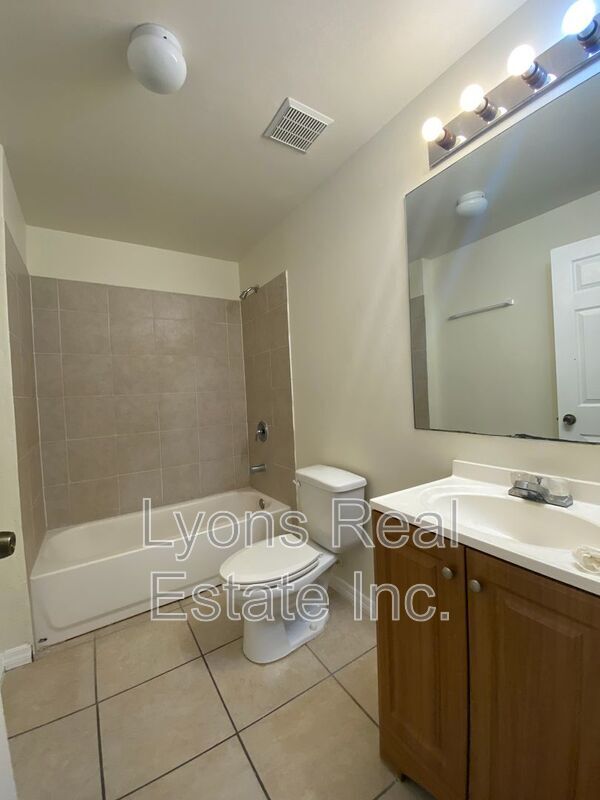 Building Photo - 4622 15th St SW