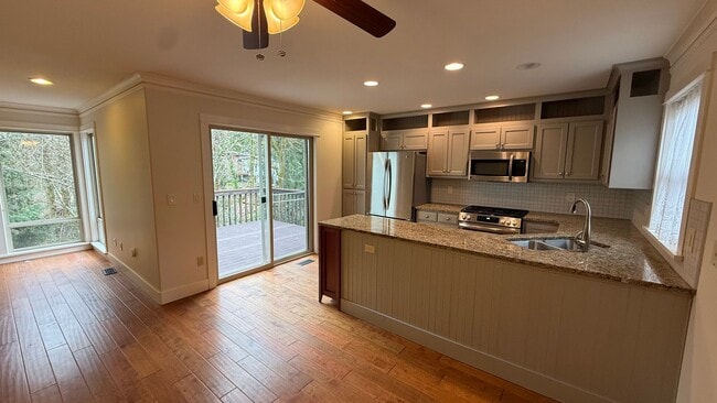 Building Photo - Spacious single-family home located in Southwest