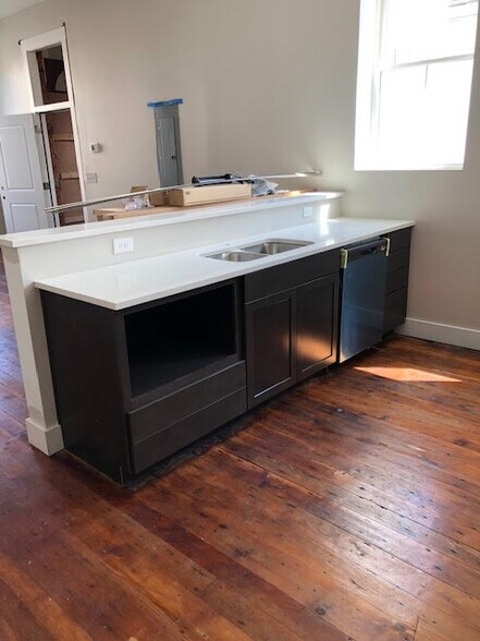 First Floor Unit - 906 Saratoga St