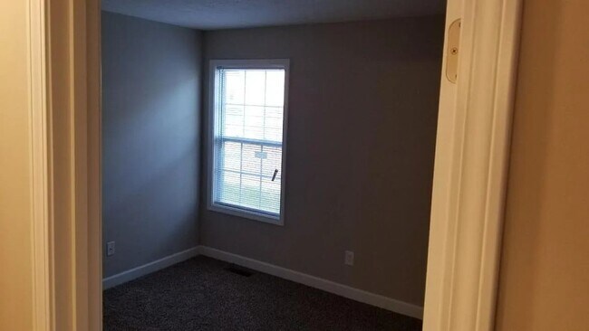 Building Photo - 733 Village Creek Dr
