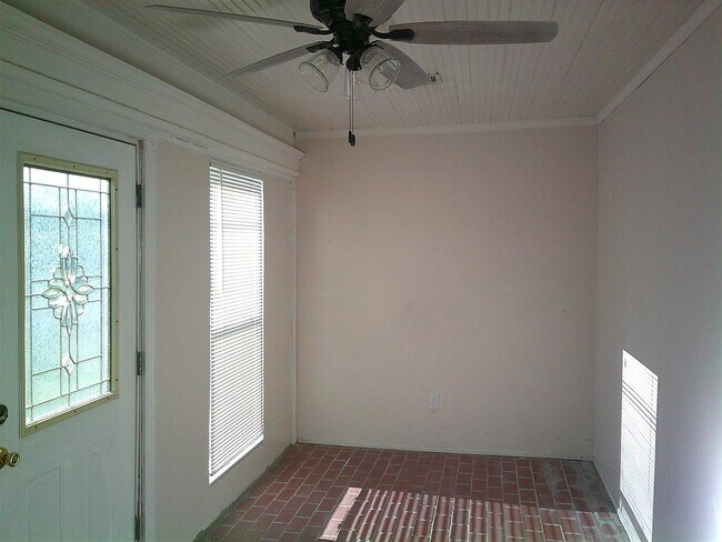 Building Photo - 1801 NW Bell Ave