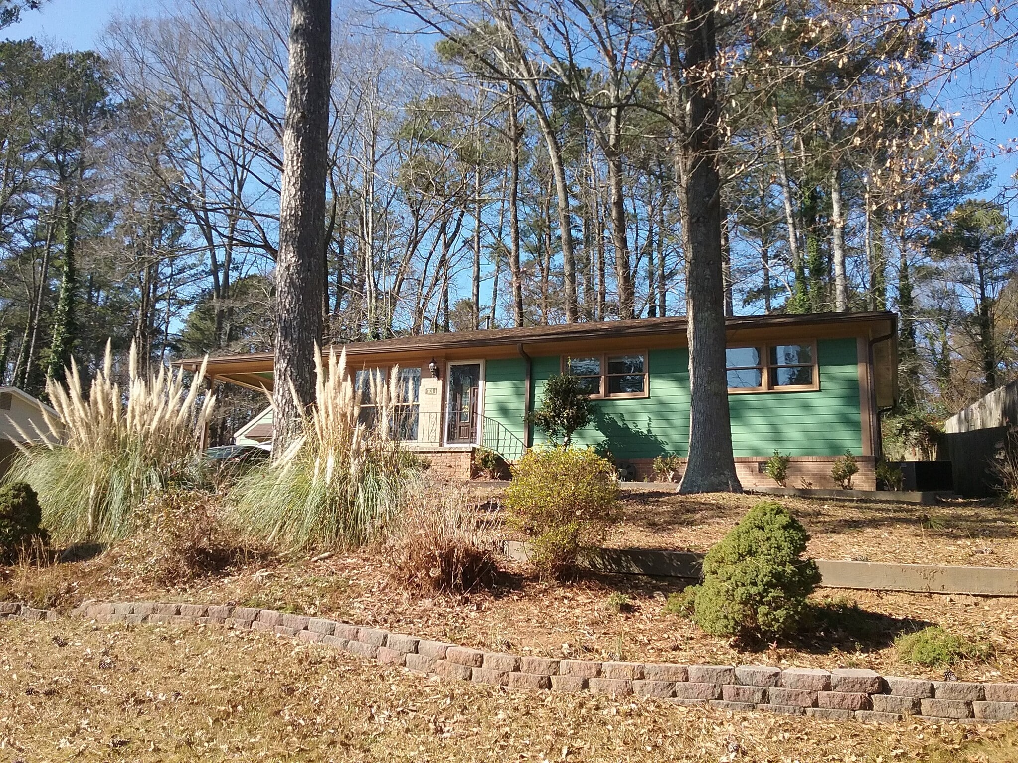 Building Photo - 701 Rosalyn Dr