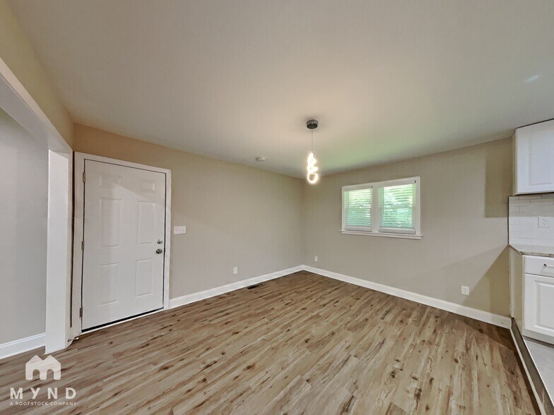 Building Photo - 8266 Lake View Terrace