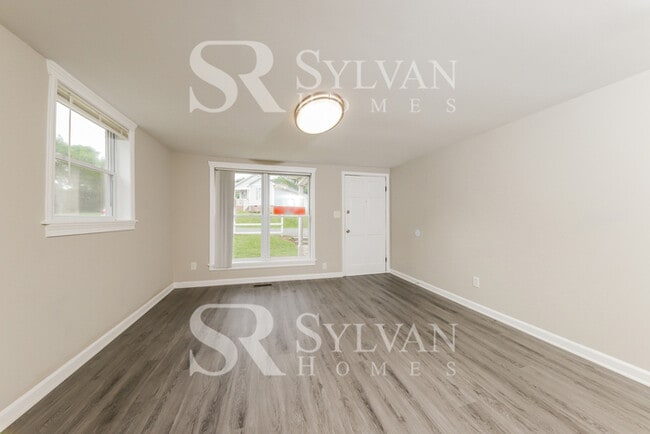 Building Photo - Charming 3 BR, 2 BA home is move-in ready