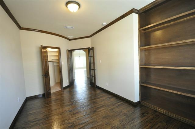 Building Photo - 600 Falcon Dr
