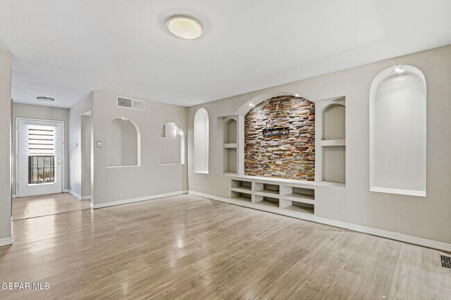 Building Photo - 4312 Wallington Dr