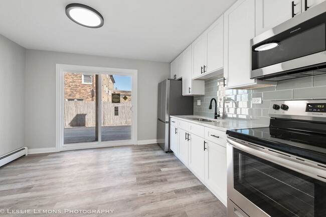 Building Photo - 7653 Roberts Rd