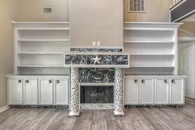 Building Photo - 10819 Lake Windcrest Blvd