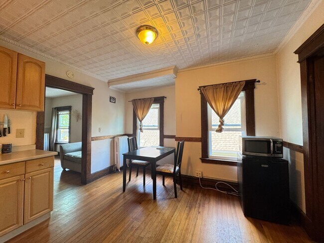 Building Photo - 126 Mansfield St