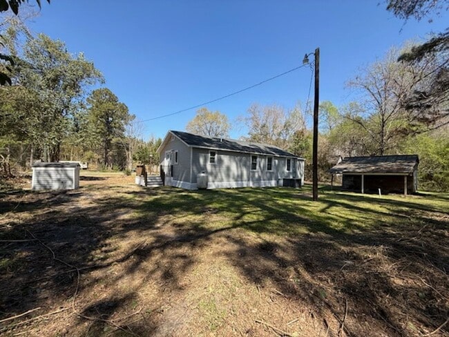 Building Photo - Country Charm Meets Modern Updates