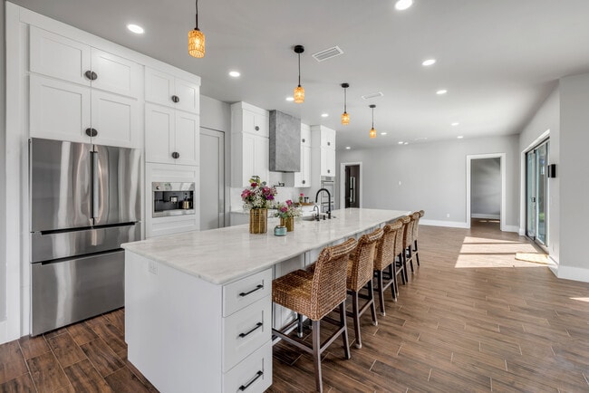 Building Photo - 1707 N Peninsula Ave