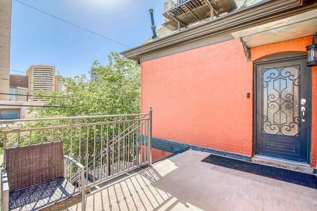 Building Photo - 702 Myrtle Ave