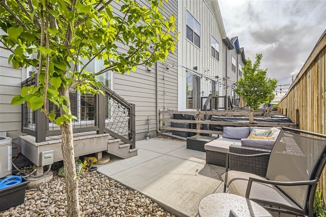 Building Photo - New Townhome with Private Patio