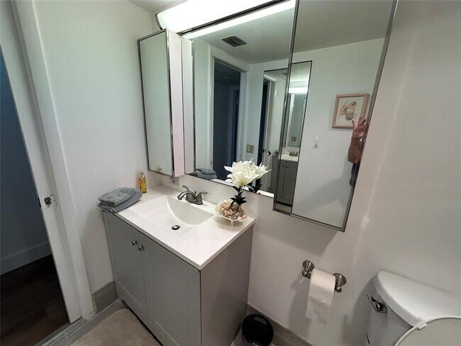 Building Photo - 3405 Bimini Ln