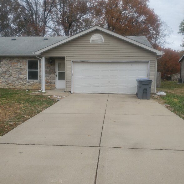 Primary Photo - 38 Joan Dr