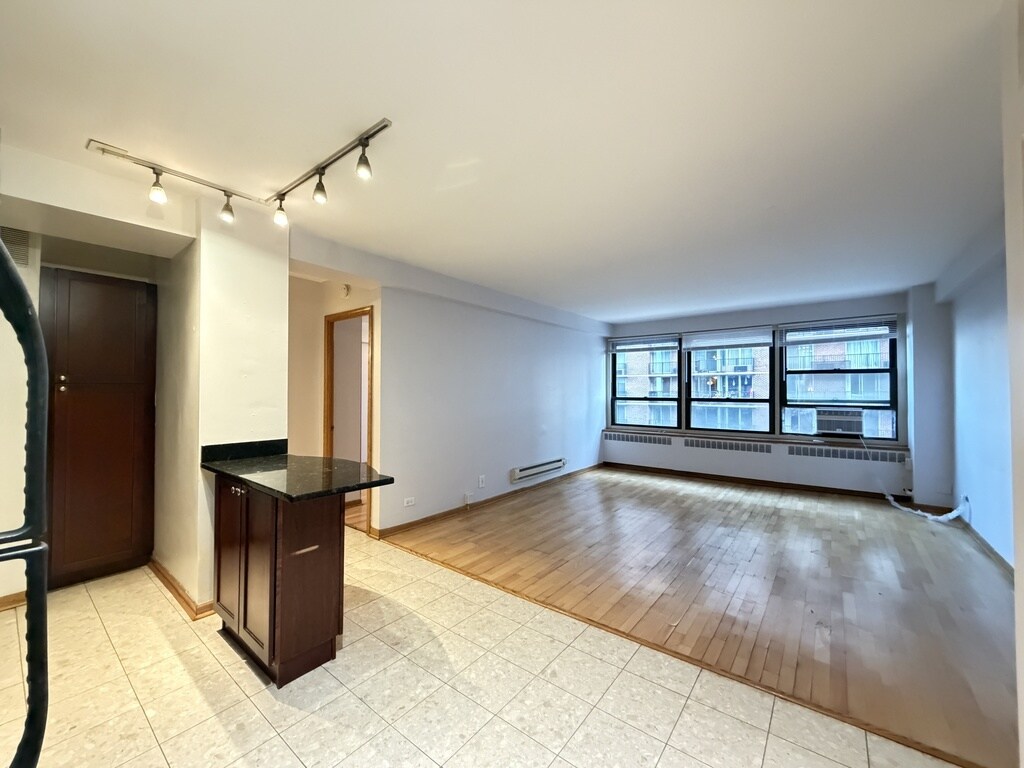 Building Photo - 4180 N Marine Dr