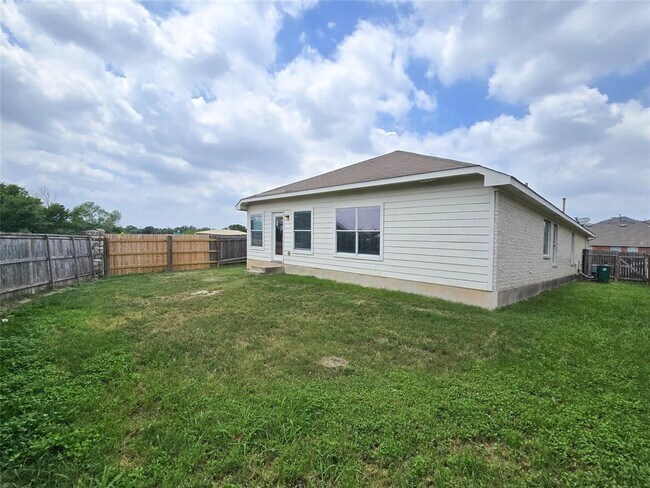 Building Photo - 1801 Horse Wagon Dr