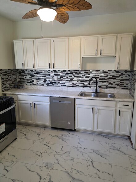 Building Photo - 727 Hill Ave