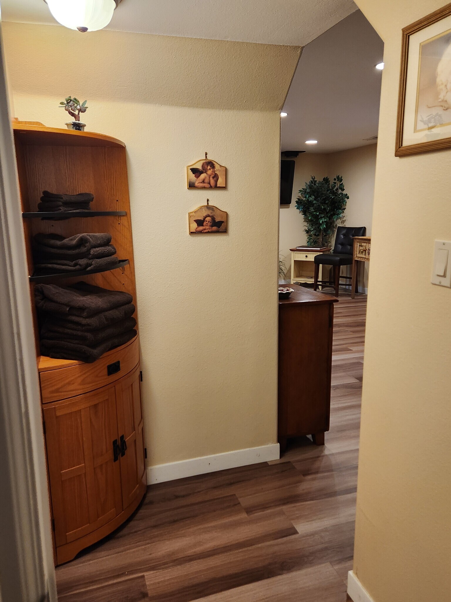 Building Photo - 8 S Zenobia St