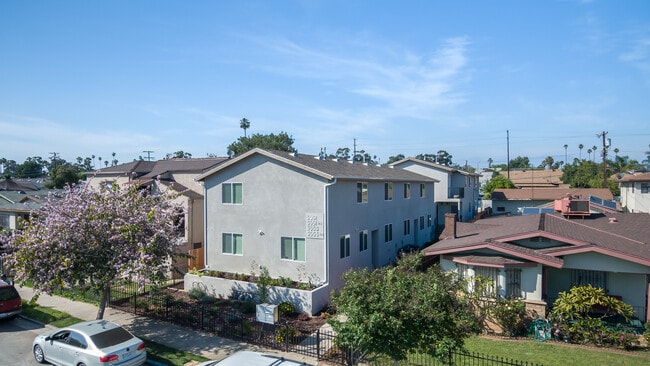 Building Photo - 3553 Sabina St