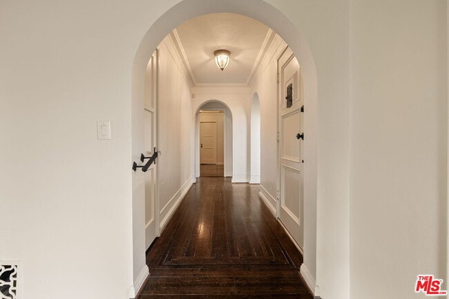 Building Photo - 1201 S Crescent Heights Blvd