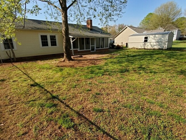 Building Photo - Charming Vintage Ranch, Den, Fireplace, Screened Porch