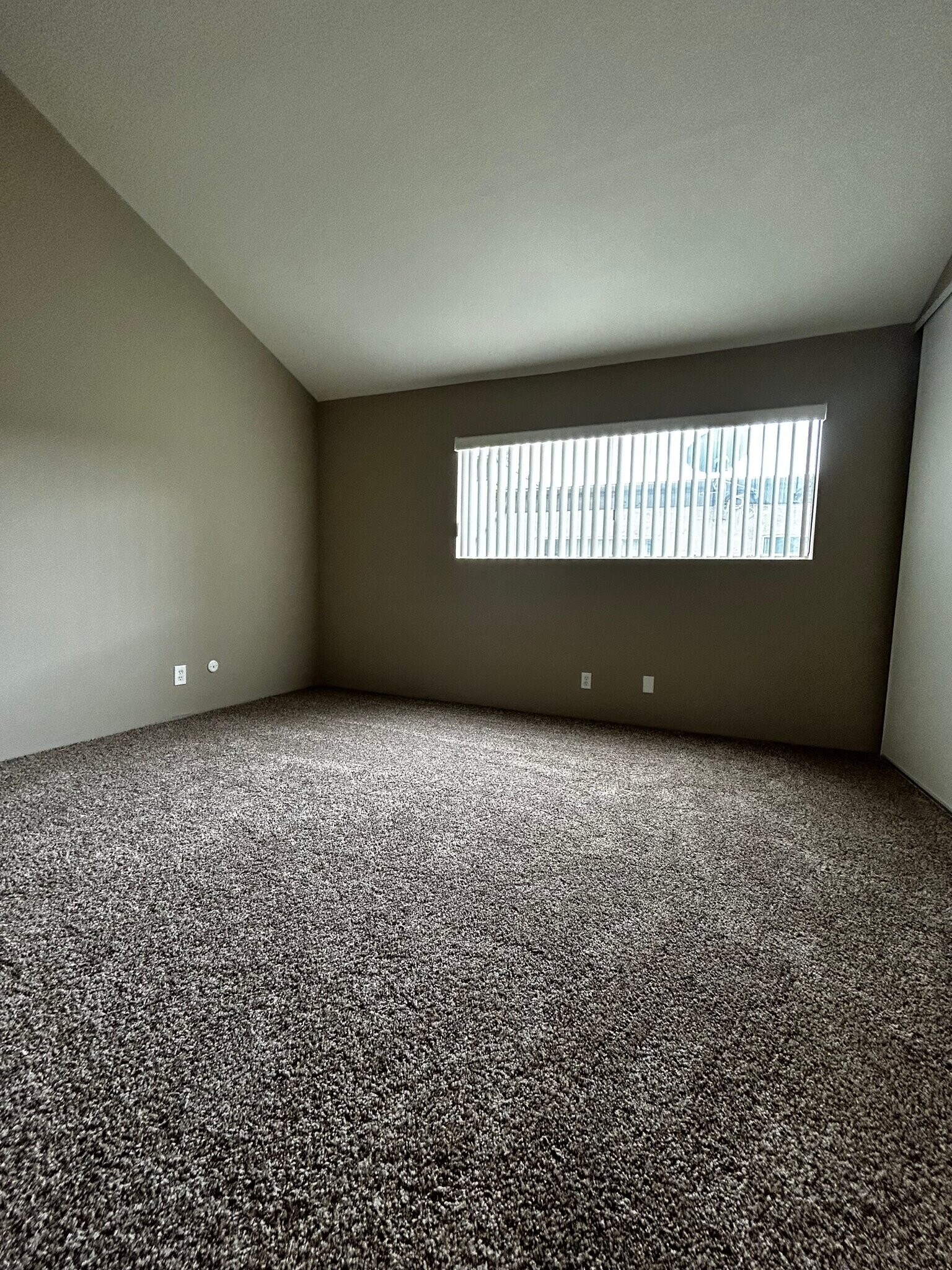 Building Photo - 344 S Arroyo Dr