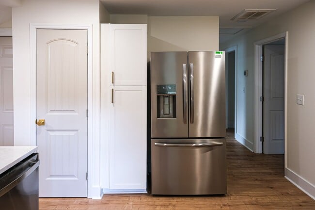 Building Photo - Charming 2BR/1BA Home in the West End Hist...