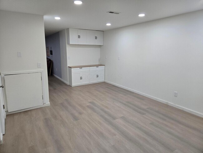 Building Photo - 329 Dovetail Dr