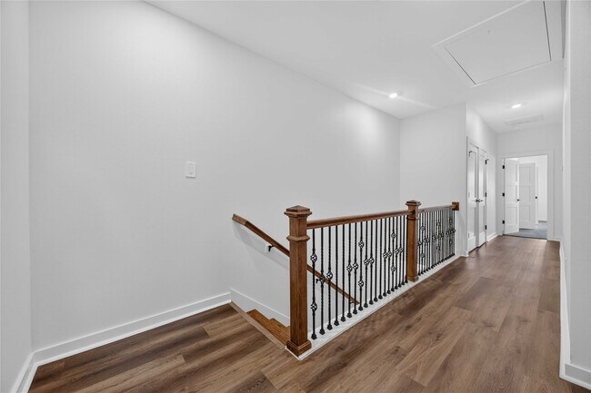 Building Photo - 8215 Gladstone St