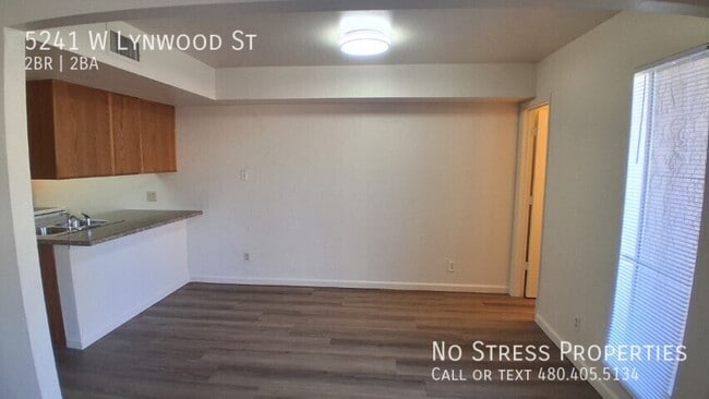 Building Photo - 5241 W Lynwood St