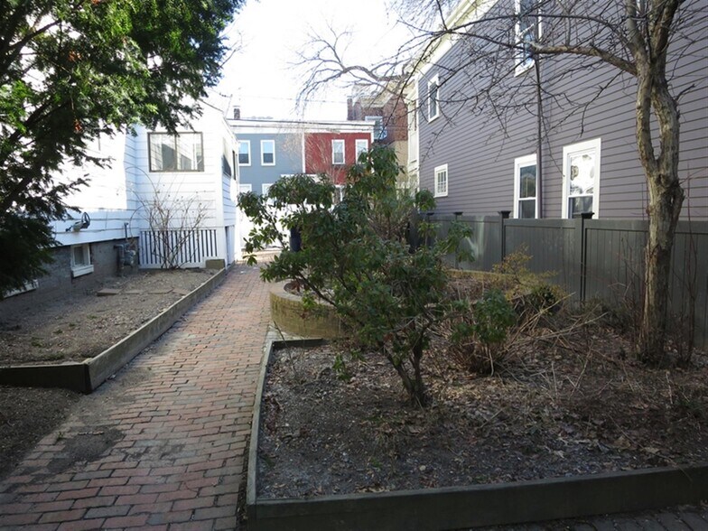 Building Photo - 61 6th St