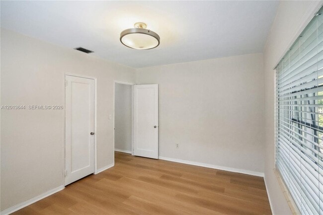 Building Photo - 2460 SW 24th St