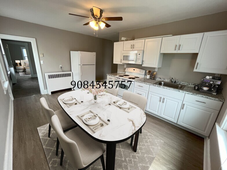 kitchen - 720 Sigsbee Ave