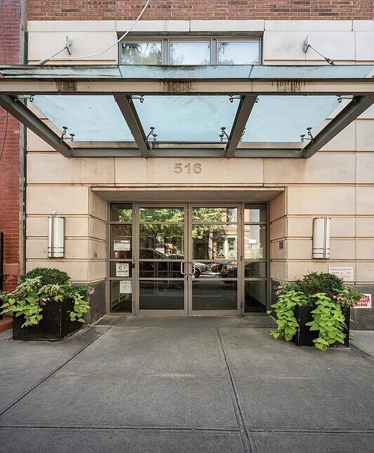 Building Photo - 516 W 47th St