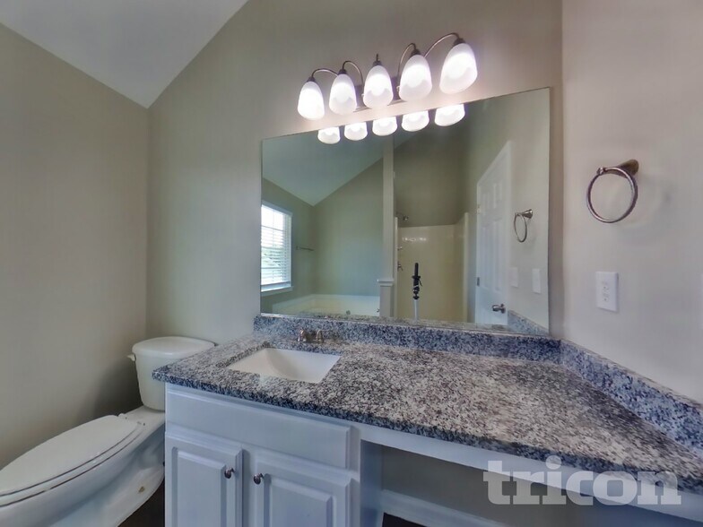 Building Photo - 3120 Far Emerald Land