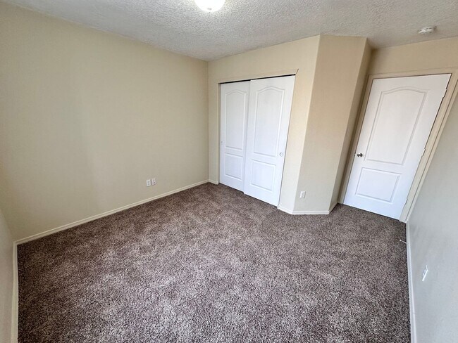 Building Photo - Super cute 3 bed 2 bath home in Huning Ranch