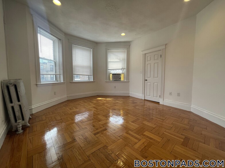 Building Photo - 16 Queensberry St