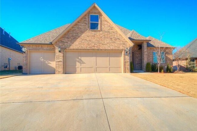 Building Photo - Amazing- Transitional Style Home with Custom Finishes w/ Community Pool- Gated- Edmond Schools