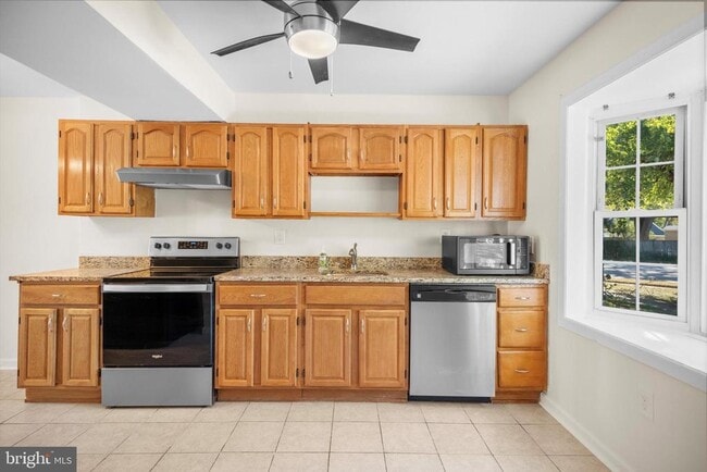 Building Photo - 14797 Tamarack Pl