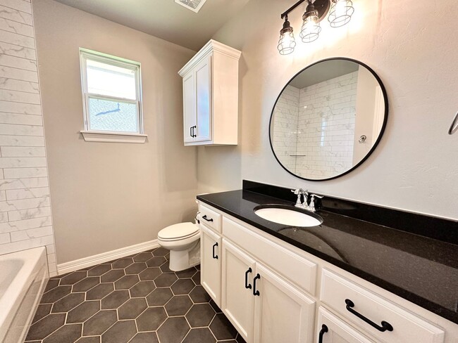 Building Photo - Spacious 4-Bedroom Home with Pool in Yukon