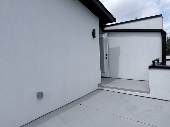 Building Photo - 1417 Kramer Ln