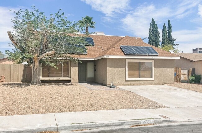 Building Photo - 5 bed/3 bath home in the heart of Spring Valley!