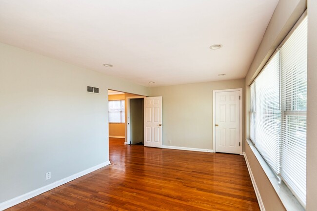 Building Photo - 6209 Loran Ave