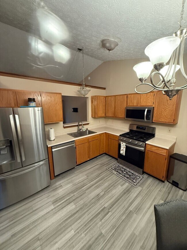 Building Photo - 3140 Stratus Dr