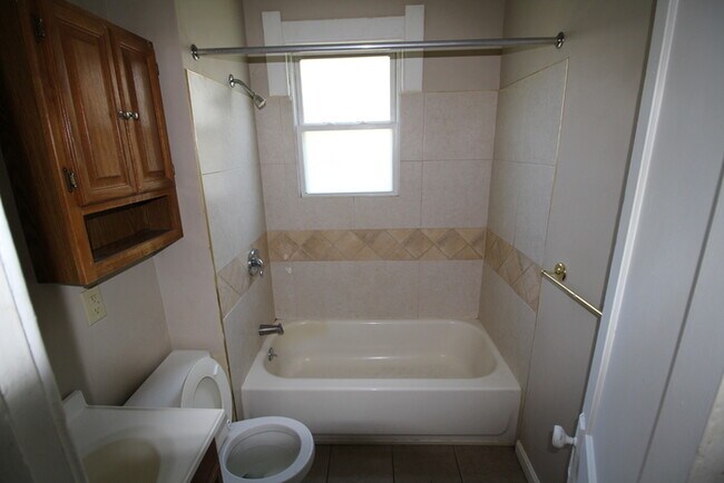 Building Photo - 3 Bedroom Duplex