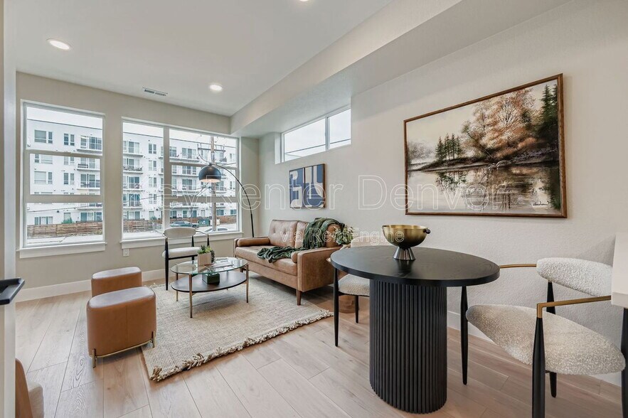 Building Photo - 4100 E Warren Ave