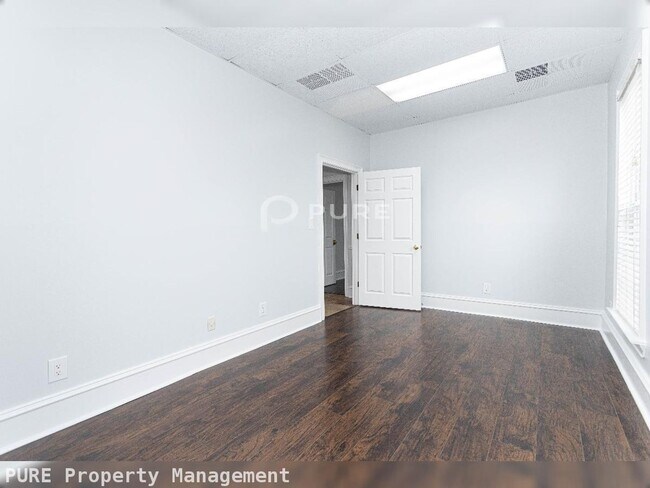 Building Photo - 7175 Jonesboro Rd