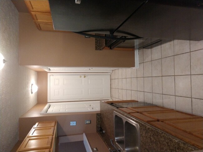 Building Photo - 225 Apple Valley Rd