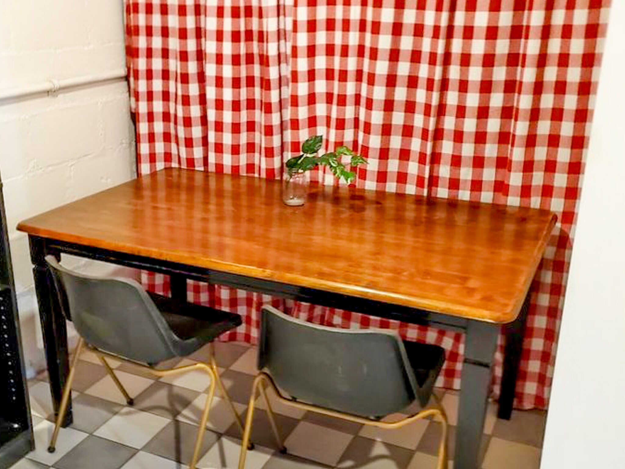Kitchen eating area - 223 E Rose St